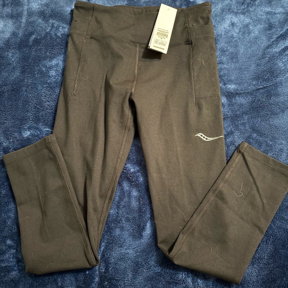 Saucony women’s fortify crop tight Athletic Leggings